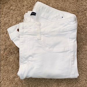 American Eagle white low rise skinny jeans size 2
